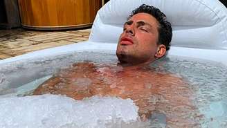 Cauã Reymond é um dos famosos adeptos à banheira de gelo.