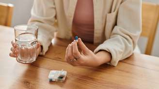 Embora não exista comprimido capaz de “parar o tempo”, alguns suplementos que se associam à longevidade apresentam resultados consistentes em pesquisas – depositphotos.com / HayDmitriy