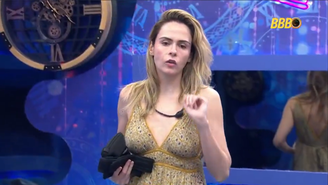 Ana Paula Renault se recusa a usar vestido que recebeu da produção para festa