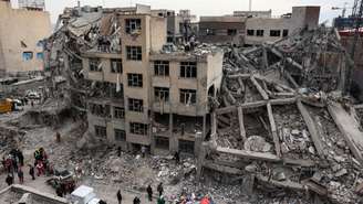 Prédio residencial destruído por bombardeios israelenses em Teerã, em 12 de março de 2026.