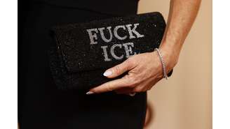 Glennon Doyle levou bolsa com mensagem de "Fuck Ice" 