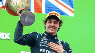 Kimi Antonelli no pódio do GP da China