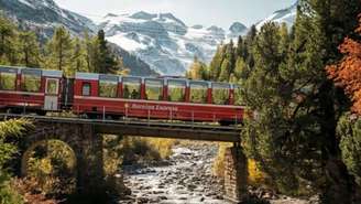 Descubra a magia do Bernina Express, o trem vermelho que atravessa os Alpes