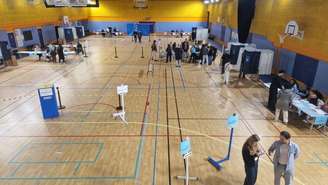 Seção eleitoral em Paris. Em 15 de março de 2026.