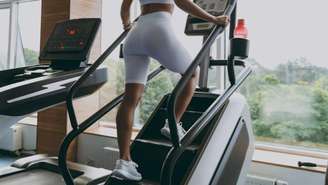 Subir escadas ativa músculos das pernas, mas não substitui totalmente o treino de força