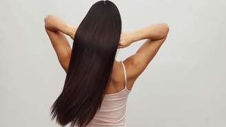 Saiba por que a manutenção do mega hair é vital para evitar a queda de cabelo. A especialista explica os riscos de ignorar o prazo técnico