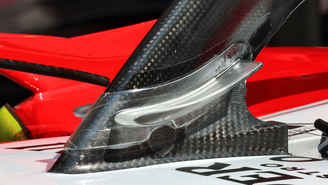 Detalhe da aleta no suporte central do halo da Ferrari, que a equipe removeu após conversas com a FIA