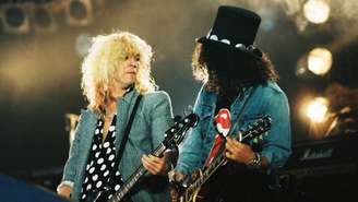 Duff McKagan e Slash durante show do Guns N' Roses em 1992