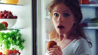 Veja o que pode significar vontade de comer mais a noite