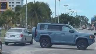 Denza B5 após acidente