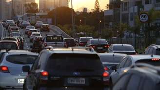 Nova lei altera cobrança de multas para carros usados e cria seguro obrigatório