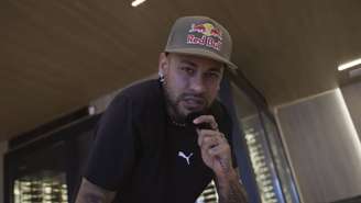 Neymar revela detalhes de sua mansão de R$ 50 milhões e garagem de luxo em vídeo inédito
