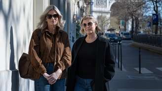 Ex-modelo sueca Ebba Karlsson e ex-jornalista da BBC Lisa Brinkworth entregaram carta à procuradora de Paris. (19/03/2026)