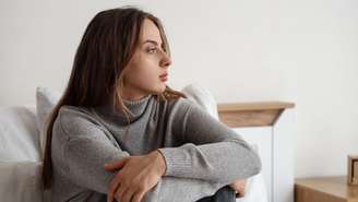 A neurociência explica por que a rejeição dói como dor física; saiba como isso afeta a mente e descubra caminhos para ressignificar