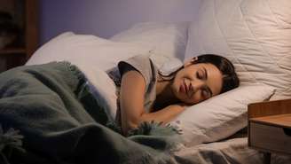 Entenda como o sono influencia o cérebro, a saúde mental e o emagrecimento; veja dicas para dormir melhor e ter mais qualidade de vida