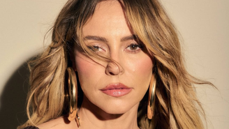 Paolla Oliveira com brinco de argola 