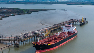 Cerca de 20% da produção de combustíveis passa pelo Estreito de Hormuz