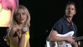 Lollapalooza 2026: ‘O que é gostosa?’, pergunta Sabrina Carpenter ao público