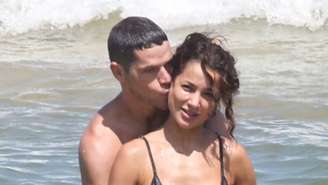 José Loreto e Fernanda Marques são flagrados aos beijos em praia do Rio