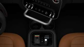 Detalhes do interior da primeira Ferrari 100% elétrica