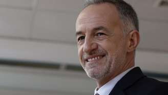 França: socialista Emmanuel Grégoire será prefeito de Paris, apontam projeções