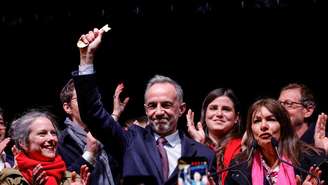 Prefeito eleito de Paris neste domingo (22), o candidato socialista Emmanuel Grégoire afirmou que a capital francesa “nunca será de extrema direita”, no seu primeiro discurso aos apoiadores após o encerramento da votação.