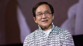 Jackie Chan afirma que não pretende deixar sua fortuna para a família e quer destinar patrimônio bilionário a projetos sociais