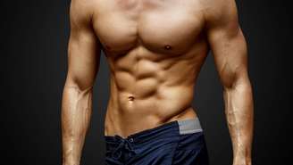 Hábitos simples e consistentes ajudam a conquistar abdômen definido sem treinos extremos