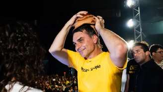 Flávio coloca chapéu de couro em evento em Natal