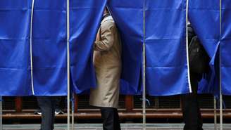 Eleitores em um local de votação em Copenhague, em 24 de março de 2026.