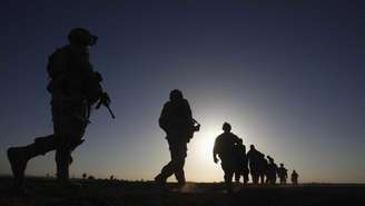 Patrulha de soldados americanos da prestigiada, mas controversa, 82ª Divisão Aerotransportada, na província de Kandahar (sul do Afeganistão), em 10 de abril de 2012.