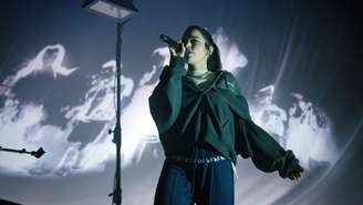 Oklou durante show em Berlim