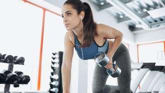 Creatina pode melhorar força, desempenho e composição corporal em mulheres