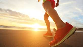 Corrida envelhece o rosto ou faz o bumbum cair? Dermatologistas e médicos do esporte explicam os mitos e verdades