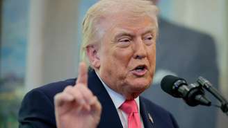 O presidente dos EUA, Donald Trump, discursa durante a posse de Markwayne Mullin como secretário do Departamento de Segurança Interna (DHS), na Casa Branca, em Washington, D.C., EUA, em 24 de março de 2026.