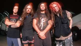 Sepultura em 1996: (D