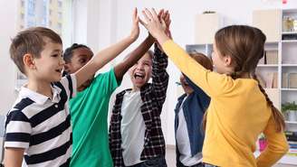 Entenda por que o convívio entre alunos típicos e atípicos é essencial para construir uma escola mais inclusiva, humana e transformadora