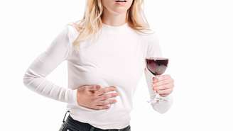 Priorizar gorduras saudáveis, fibras, atividade física e evitar alimentos ultraprocessados ajuda a proteger o fígado e manter a digestão eficiente – depositphotos.com / EdZbarzhyvetsky