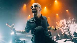 Sérgio Britto durante show dos Titãs em 2026