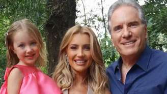 Ana Paula Siebert e Roberto Justus com a filha, Vicky