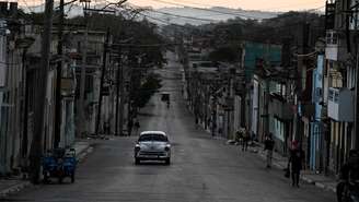 Diversos hotéis estão fechados por causa da falta de combustíveis e lugares emblemáticos de Cuba estão desertos. Imagem das ruas de Havana em 22 de março de 2026.