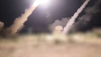 Imagem divulgada pela agência de notícias iraniana Tasnim do ataque com drones a base dos EUA no Bahrein