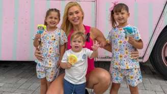 Virginia Fonseca e os filhos em Orlando (EUA)