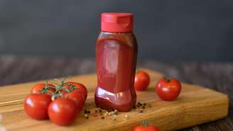 Você sabia que o ketchup já foi usado como remédio? Entenda sua origem de tônico digestivo a um dos molhos mais consumidos do mundo