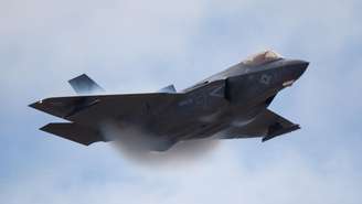 Modelo de jato F-35, que caiu em área de treinamento nos EUA