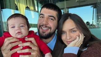 Nattan e Rafa Kalimann com a filha, Zuza