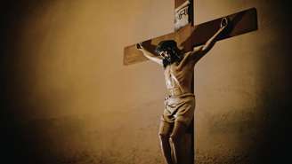 Estudos científicos investigam como ocorreu a morte de Jesus na cruz e apontam possíveis causas; entenda o que se sabe