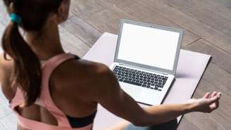 Meditação diária ajuda a reduzir estresse e melhorar o foco