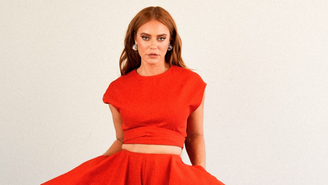 Paolla Oliveira com look todo vermelho 