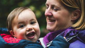 Laura e sua parceira afirmam que foi usado o esperma do doador incorreto para conceber seu filho James